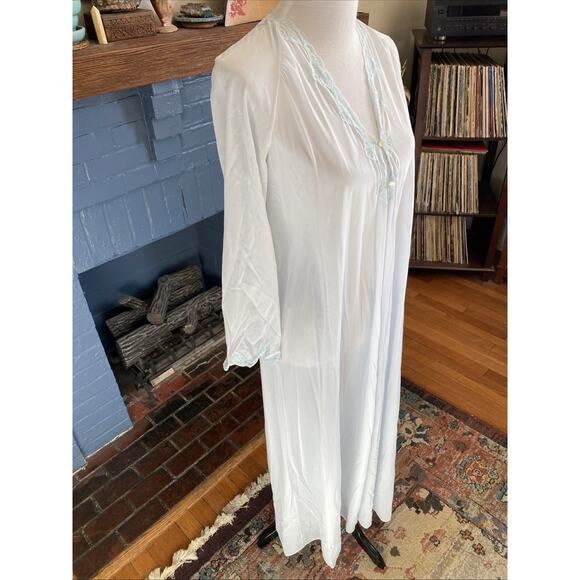VINTAGE Lorraine Light Blue Lace Chemise Robe Sheer Size S Button 1960s MCM - Picture 3 of 12
